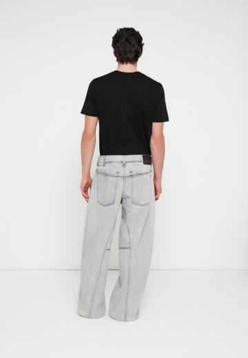 Свободные джинсы