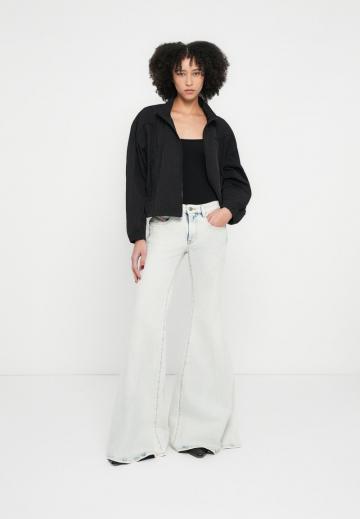 Узкие джинсы