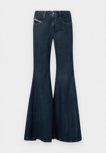 Клешеные джинсы