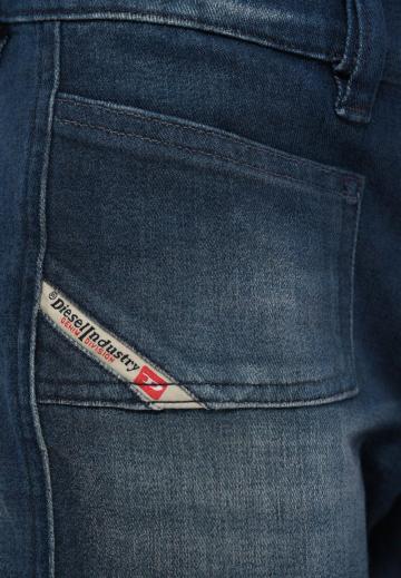 Клешеные джинсы