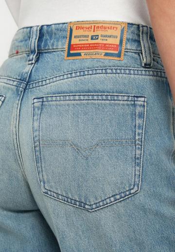 Прямые джинсы