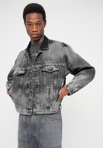 Джинсовая куртка