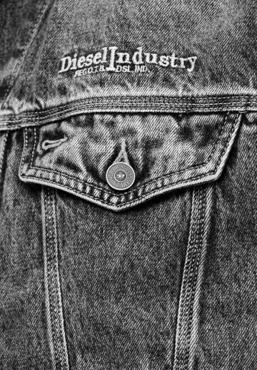 Джинсовая куртка