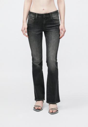 Узкие джинсы