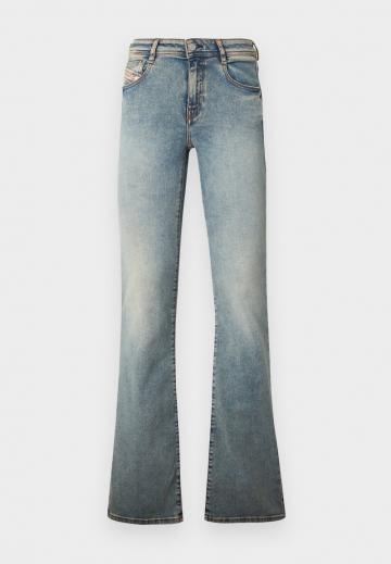 Клешеные брюки