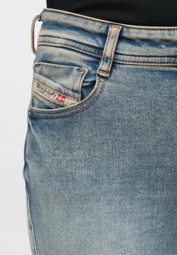 Клешеные брюки