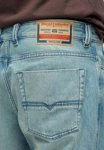 Прямые джинсы