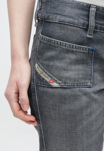 Клешеные джинсы