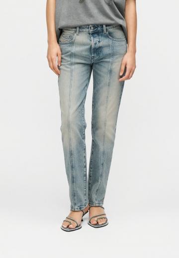 Прямые джинсы