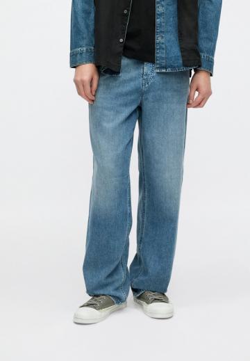 Прямые джинсы