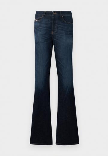 Клешеные джинсы