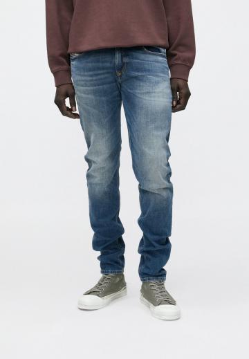 Узкие джинсы