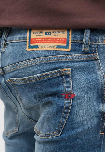 Узкие джинсы