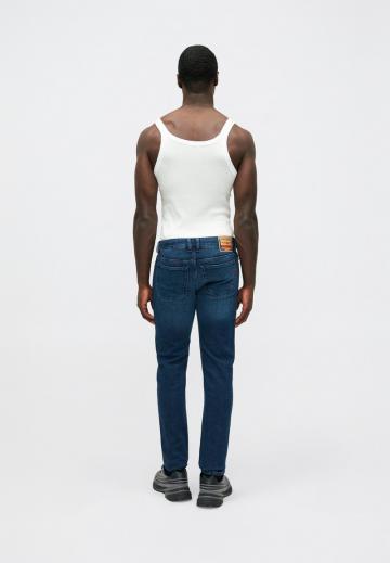 Узкие джинсы