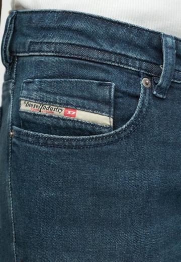 Узкие джинсы