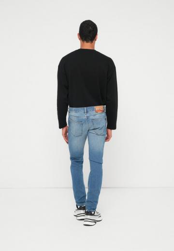 Узкие джинсы