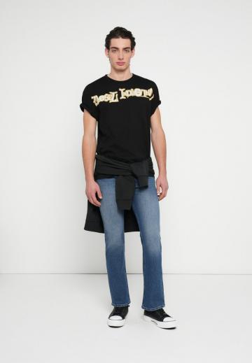 Прямые джинсы