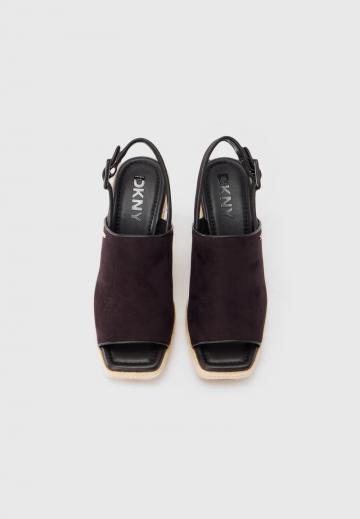 Босоножки на танкетке