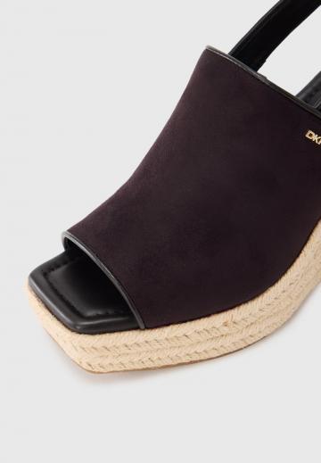 Босоножки на танкетке