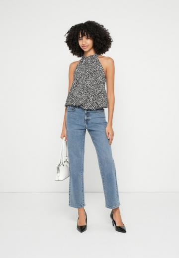 Прямые джинсы