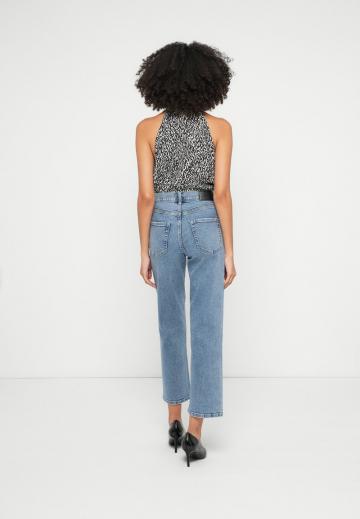 Прямые джинсы