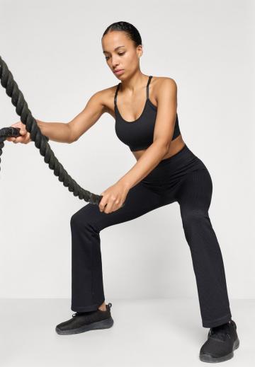 Спортивный бюстгальтер