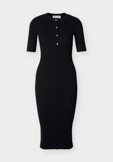 Платье футляр