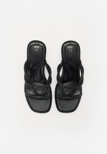 Босоножки на каблуке