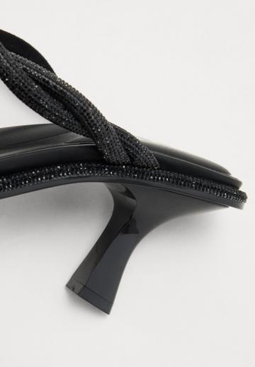 Босоножки на каблуке