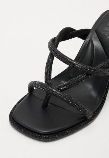 Босоножки на каблуке