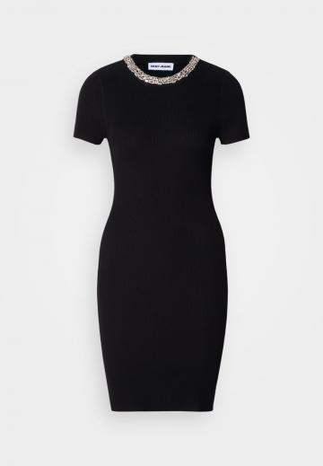 Платье футляр