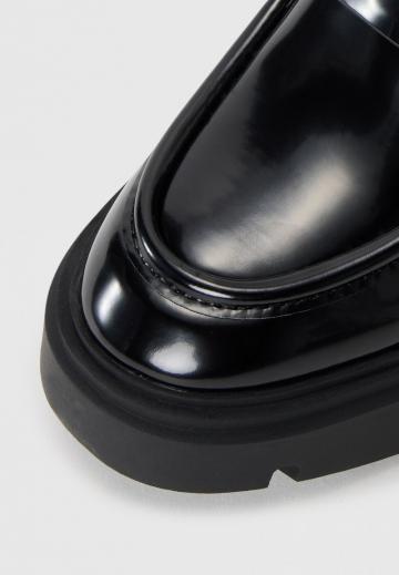 Туфли с высоким носом