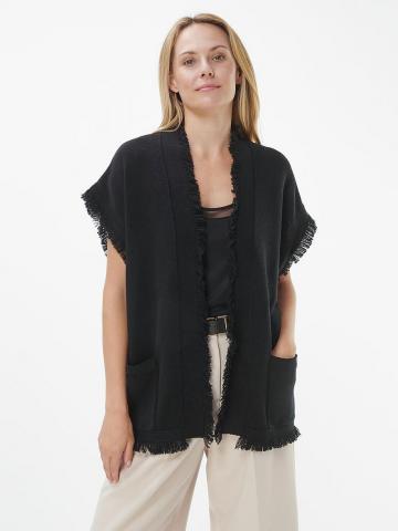 Вязаная жилетка