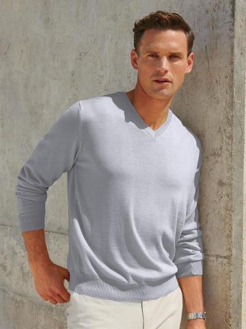 Пуловер с вырезом V