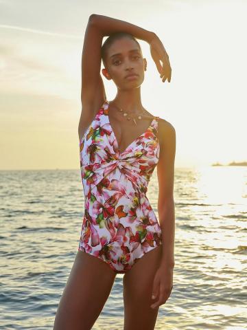 Слитный купальник