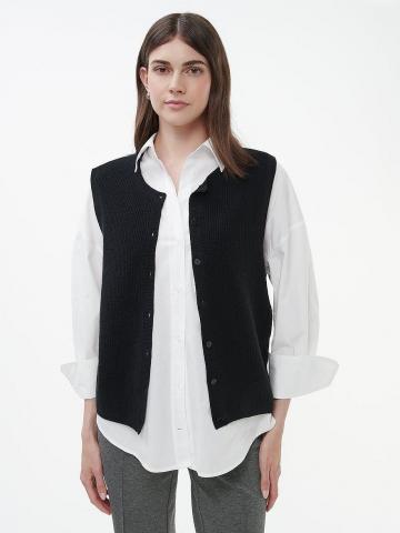 Вязаная жилетка