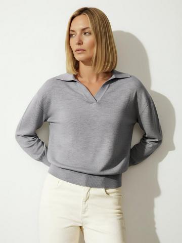 Пуловер с воротником поло