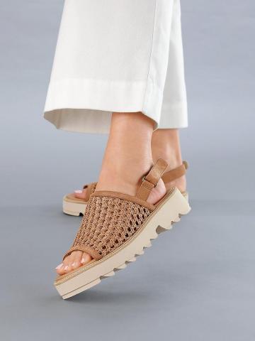 Сандали на платформе