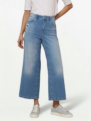 Короткие джинсы