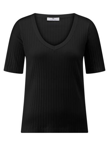 Кофта с вырезом V