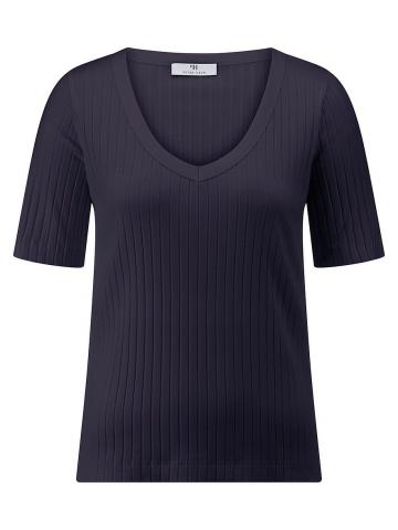 Кофта с вырезом V