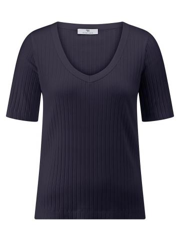 Кофта с вырезом V