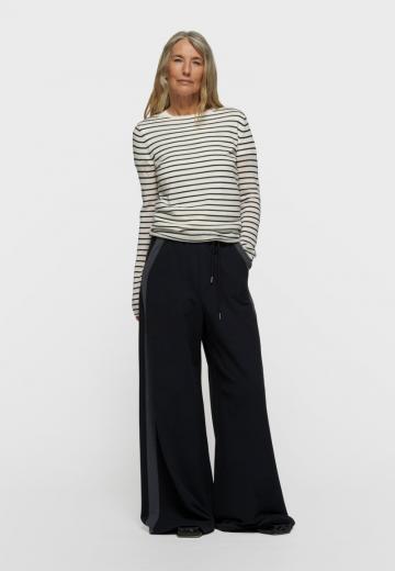 Пуловер в полоску