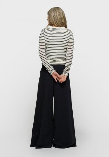 Пуловер в полоску