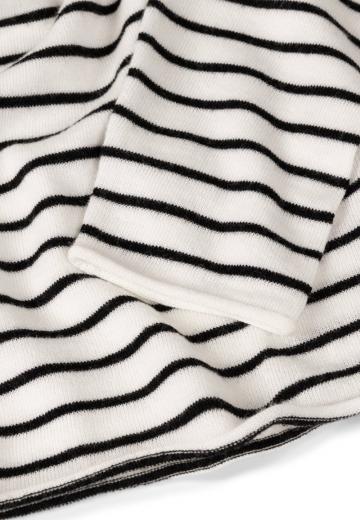 Пуловер в полоску