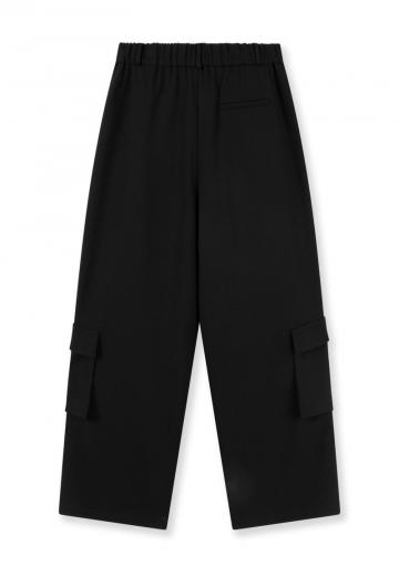 Брюки с накладными карманами