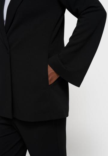 Короткое пальто