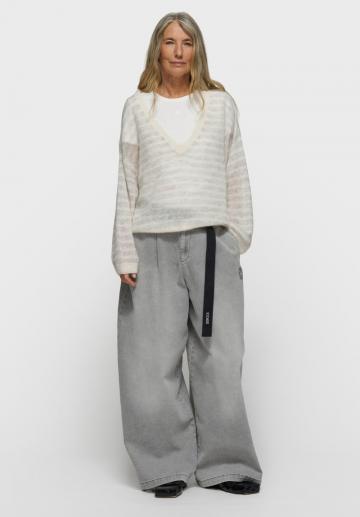 Пуловер в полоску