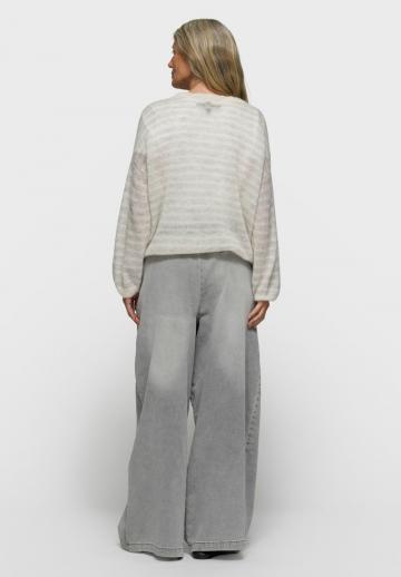 Пуловер в полоску