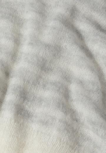 Пуловер в полоску